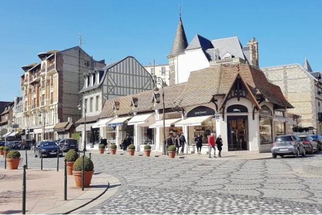 La Maison Du Cavalier, Chateau De Lavenue Pierrefitte-en-Auge Exterior foto