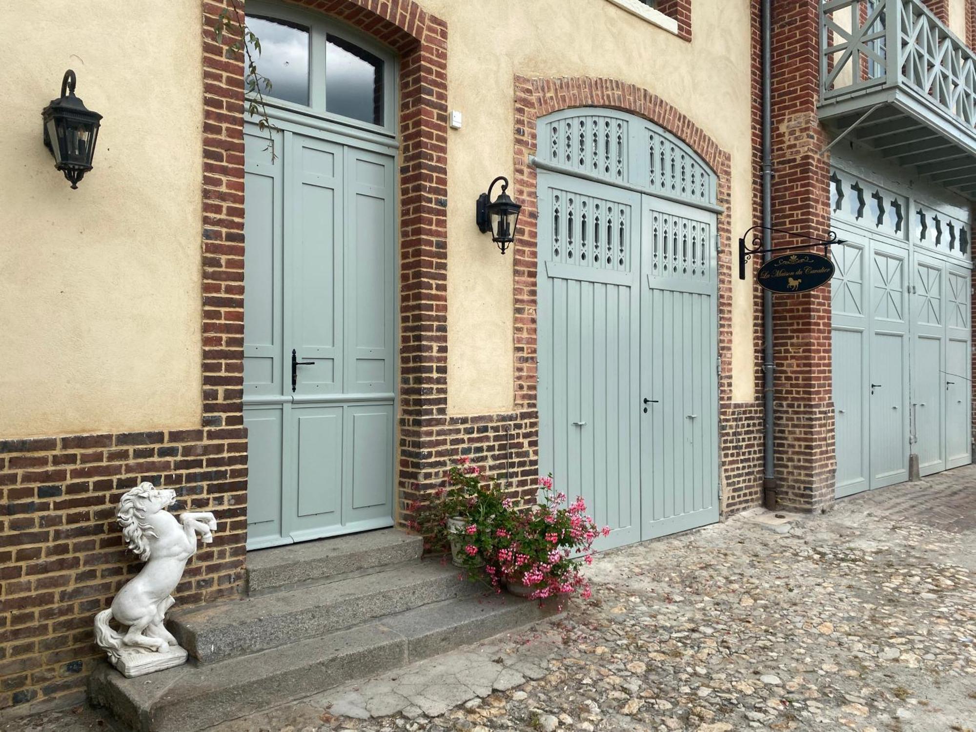 La Maison Du Cavalier, Chateau De Lavenue Pierrefitte-en-Auge Exterior foto